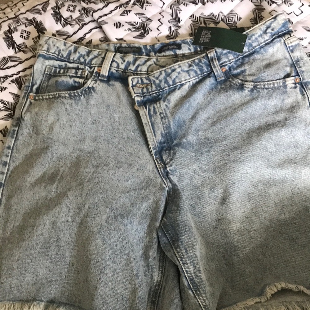 WILD FABLE SIZE:16 COLOR: BLUE DENIM STYLE: HIGH RISE SHORTS